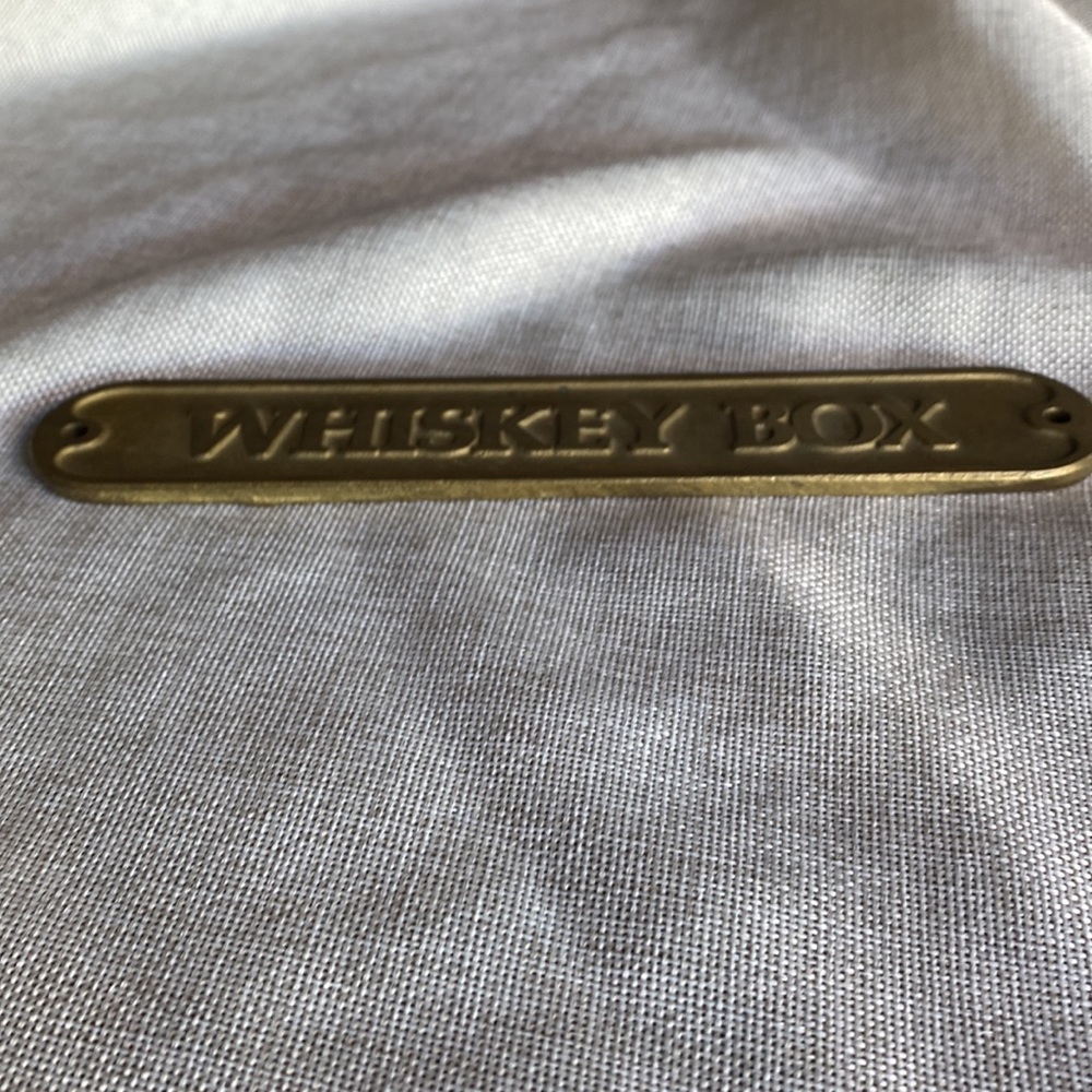 Vintage Brass Whiskey sign - Picture 6 of 6